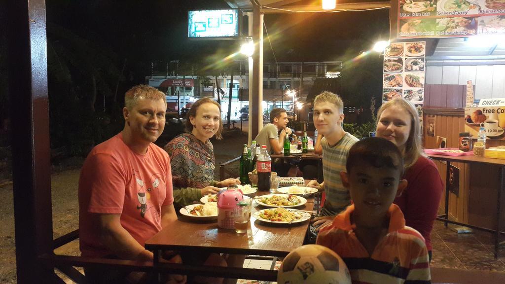 Phuhaya Bamboo Bungalows Ko Lanta Kültér fotó