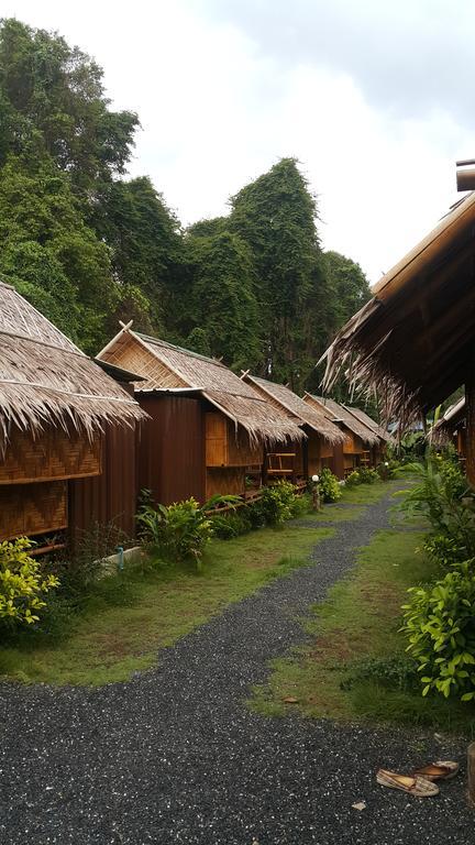 Phuhaya Bamboo Bungalows Ko Lanta Kültér fotó