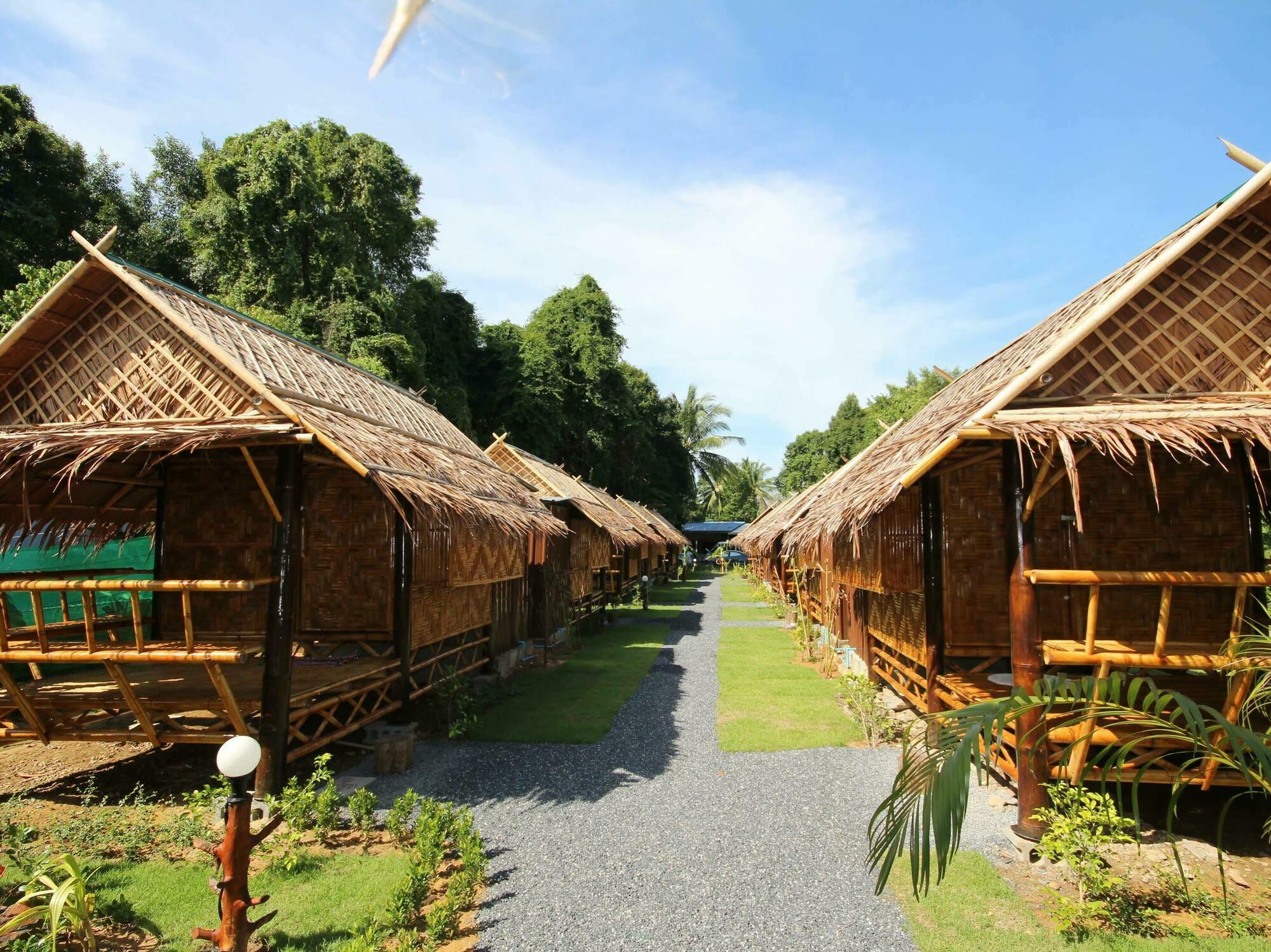 Phuhaya Bamboo Bungalows Ko Lanta Kültér fotó