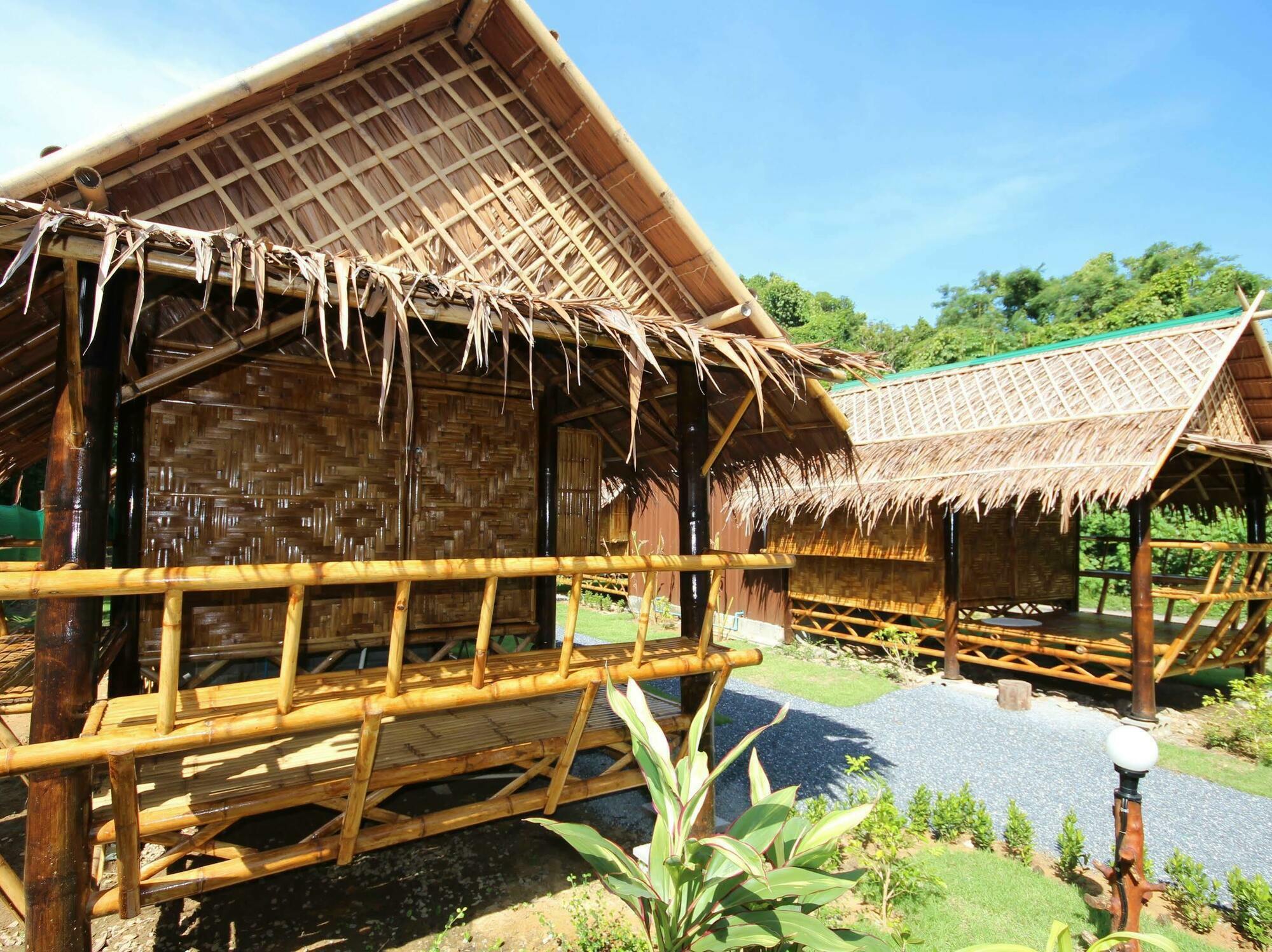 Phuhaya Bamboo Bungalows Ko Lanta Kültér fotó